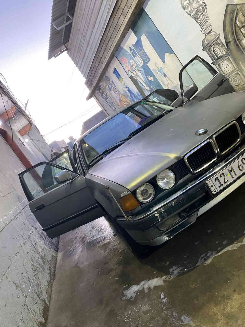 سلام عليكم BWM740    للبيع او مراوس السيارة يرادلها صبغ والبور والمحرك بي لاستيك كور بس من اول متشتغل طلع دخان تاير ويل جديد قبل اسبوع شادهن كير جديد شادة كهربائيات شغاله لايت زنون دعمايه موجوده اني شايلها مابيها شي 
السعر (٤٥)وبيها مجان 
رقم (***********)
(***********)
