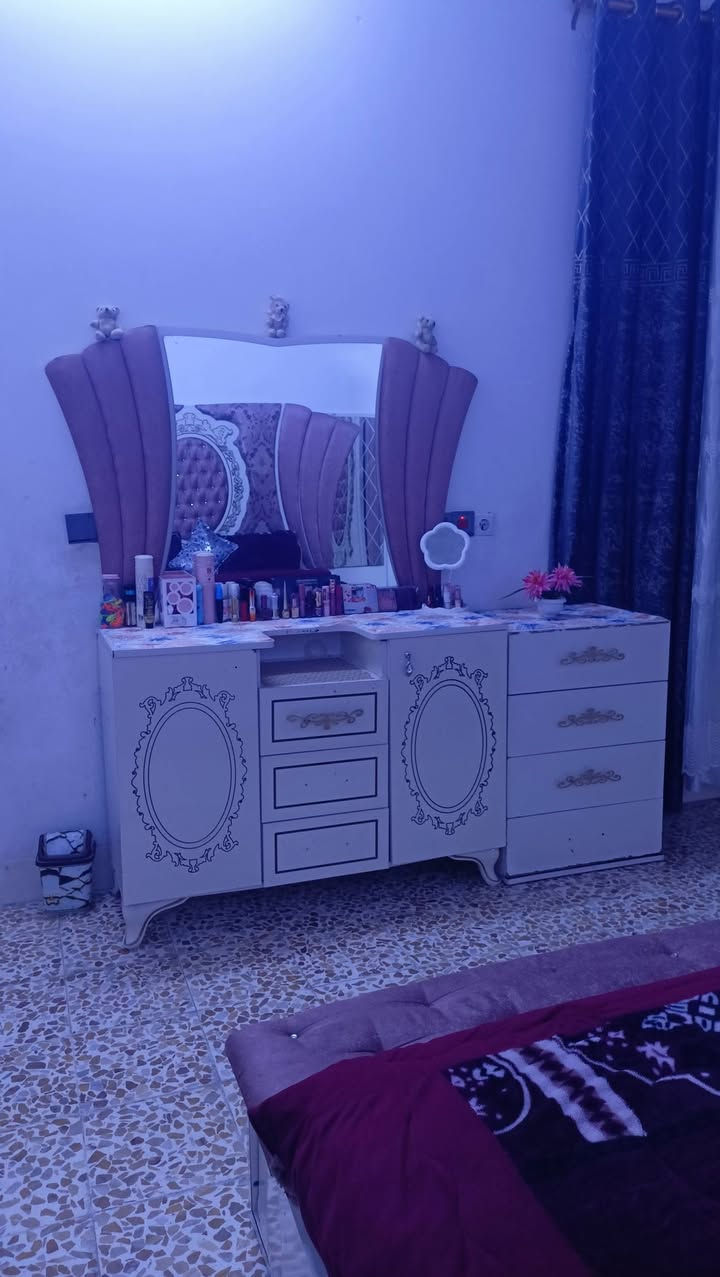 غرفة نوم تركي الغرفة
بس المراية مكسورة 
غرفة حلوه مرتبه 
السعر 275 وبيها مجال


**إذا كنت صاحب هذا الإعلان وتريد حذفه لأي سبب، رجاءا أرسل رسالة إلى الدعم الفني**