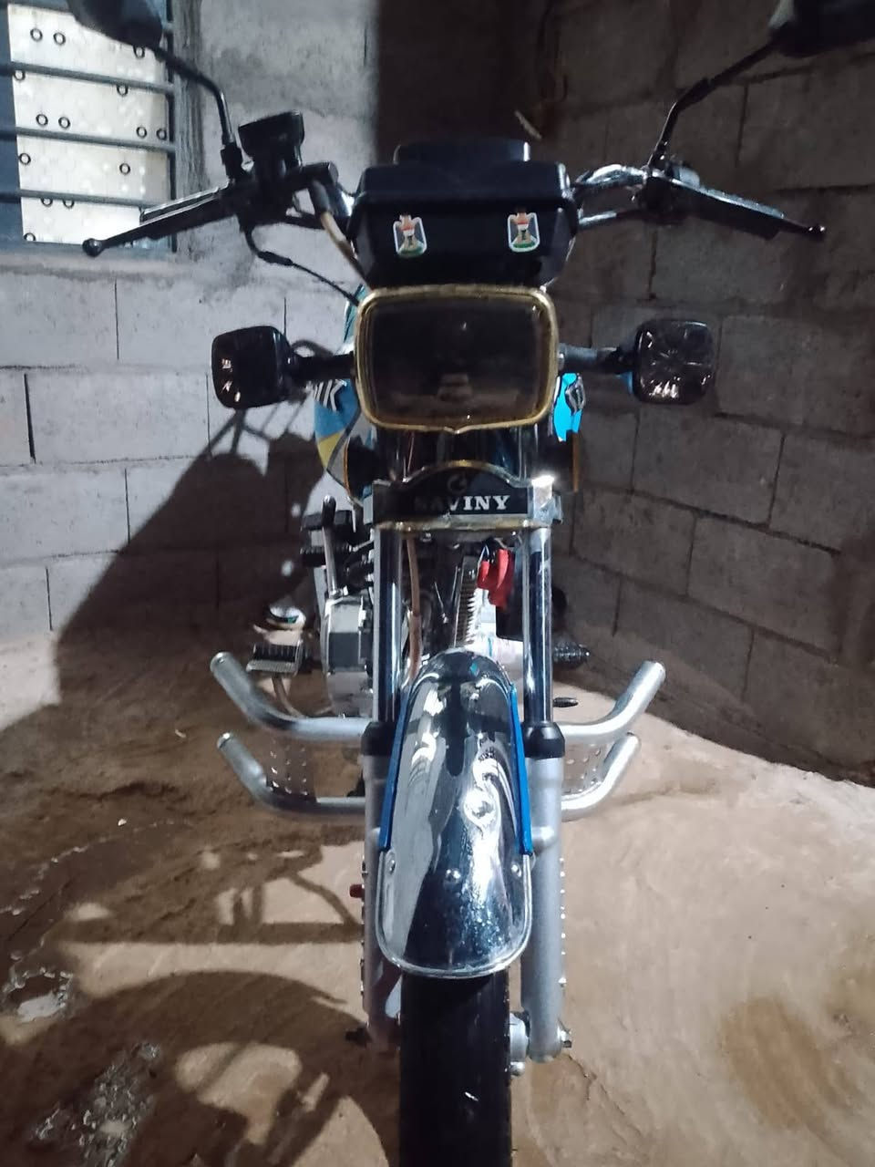 السلام عليكم من رخصت الدمن دراجه سولنك محرك اوارق  150موديل 24للبيع  او مراوس مكاني القائم وهاذه رقمي *********** د
