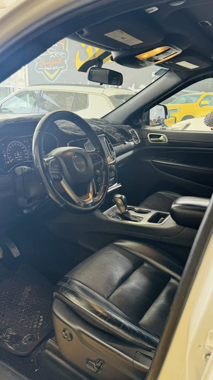 السلام عليكم للبيع بسعر مناسب
ضررها جامرلغ وبنيد وطخطخات بالاصفاح 
صبغ حزام ابيع
جيب لاريدو بلاك توب 
الموديل /2021
مواصفات البلاك توب معروفة
فتحة كشن تدفئة جلد ومخمل 
جنطة كهرباء ماشية 62 الف
مكينة وكير شرط الفحص ممفتوحات 
مكانها ديالى بعقوبة 
للأستفسار /***********
