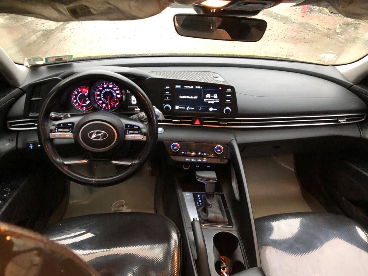 سلام عليكم لانتره 21 ماشيه 70 الف فول عده الفتحه محرك 2000 سعر 160 وبيه مجال خابرني وتدلل ***********
