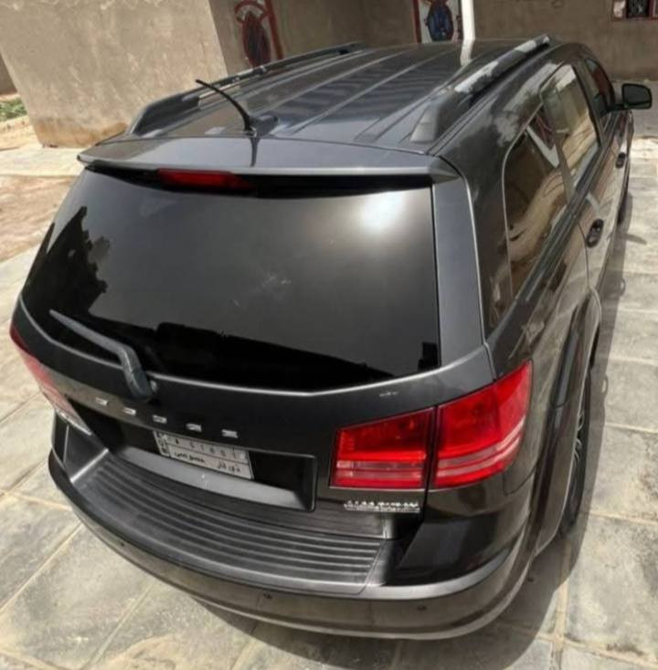 سلام عليكم
رمضان كريم 
سياره جورني للبيع موديل 2017 سياره كير مكينه حداديه تبريد تدفئه خير من الله تدفئه وتحكم بلستيرن محرك 2400 تيربو 7 راكب تبريد 3 قطع سياره حادثه خفيف بس دعاميه ولايت كما موضح في الصوره وبيه بارد بسيط ورش في البنيد فقط  سياره بأسمنه رقم ذي قار دولي 
السعر: 130 
الرقم: ***********
