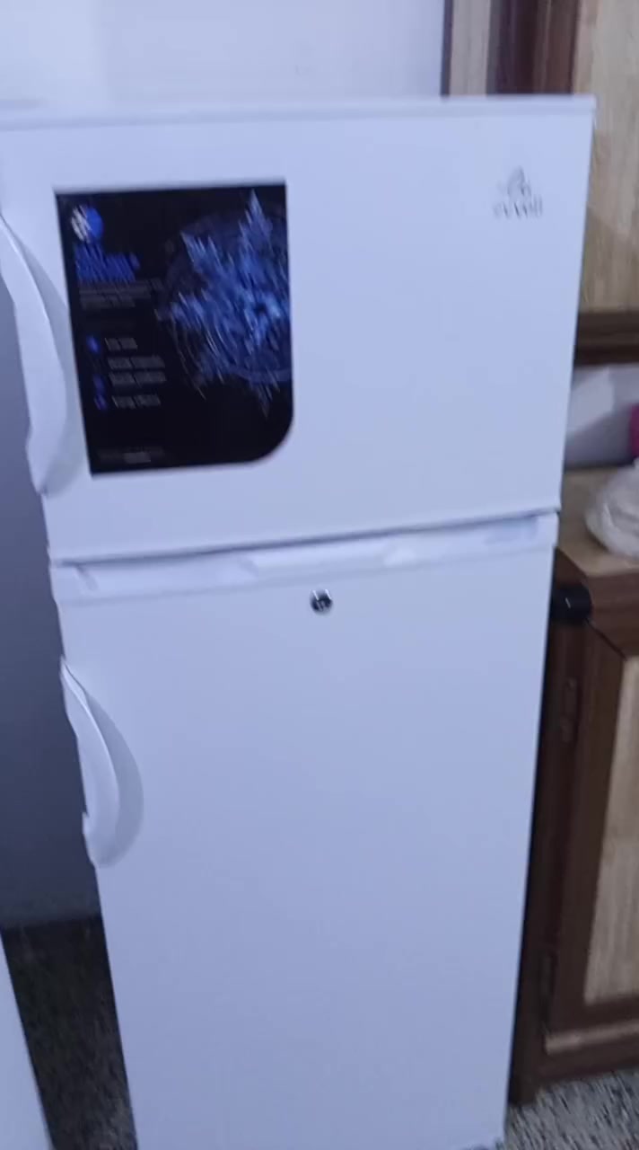 ثلاجة جديدة للبيع استعمال يومين مكانها حي الجهاد دابيعها ٢٥٠ وبيها وصل وضمان سنتين 
الاتصال على هذا الرقم ***********
