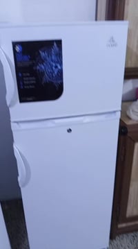 ثلاجة جديدة للبيع استعمال يومين مكانها حي الجهاد دابيعها ٢٥٠ وبيها وصل...