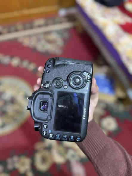 بدي كانون 7دي مارك تو / البدي حلو ومامتعوب (السعر650وبي مجال للشراي) للتواصل فقط اتصال مامتواجد على النت ***********
