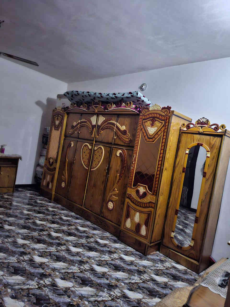 غرفه نوم معه ثلاجه الغرفه مستعمله شي غليل العنوان الدوره ***********
