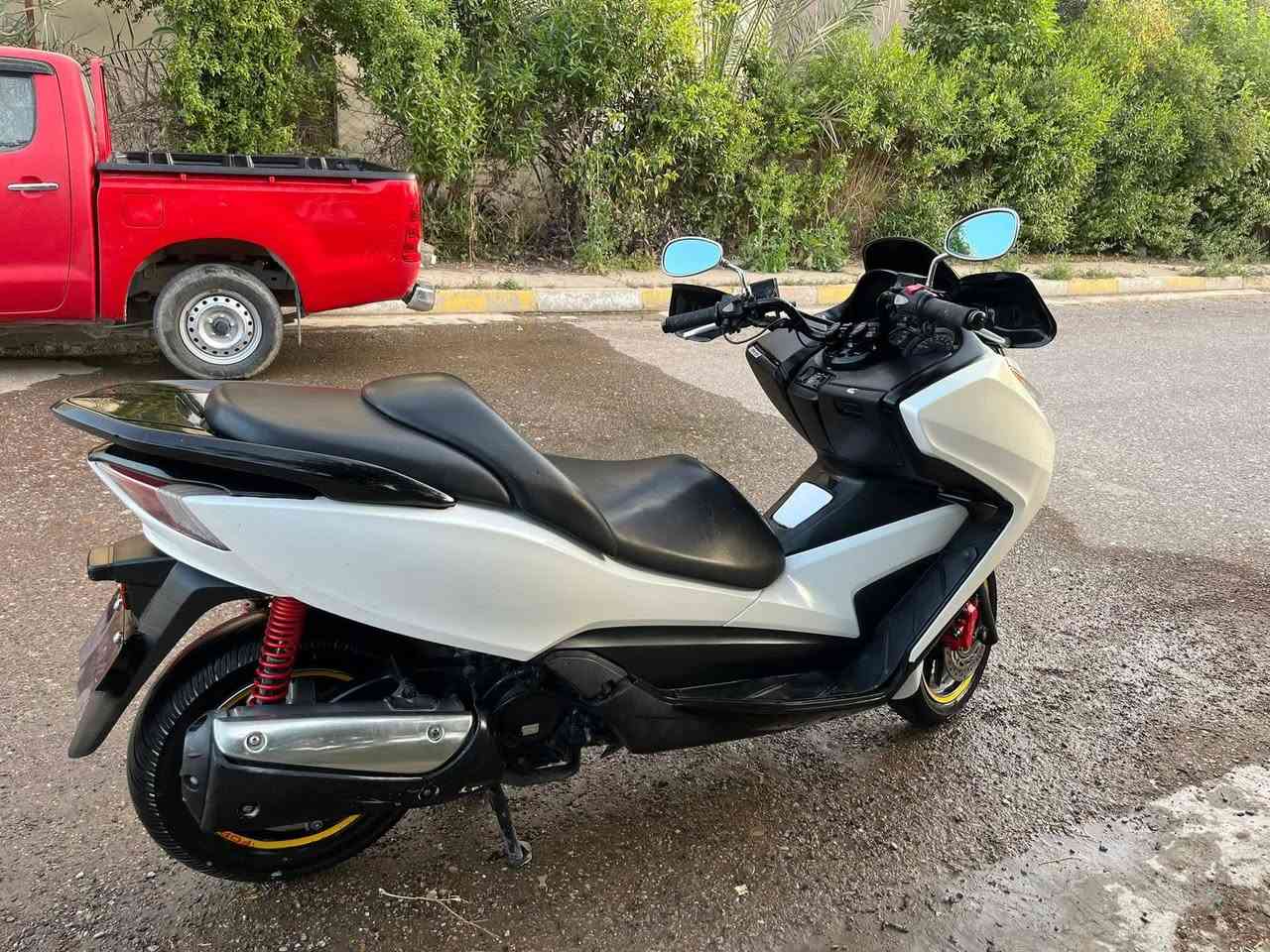 فوزرا 012
دراجة كشرها نظيف كلش 
دراجة لا تنقيص لا تبخير شرط 
معدل 120 
بيها بولبرن يراد تبديل 

مكان ديالى ***********

سعر مليون و ربع  وبيها مجال
