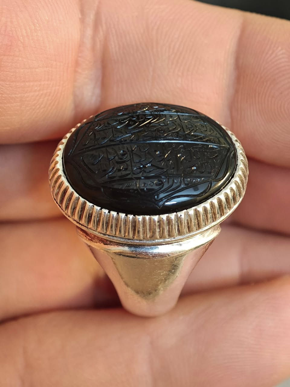 السلام عليكم محبس عقيق يماني  اسود خالص الحجر اصلي خالص كلش حلو مخطوط سورة الطلاق ايه الرزق ايه رقم(3,2)  والفضة عراقية ثقيلة 25 غرام رايدة ب 175 الف 
*********** 
عنواني بغداد الامين الثانية نواب الضباط قرب مركز سرطة الامين
