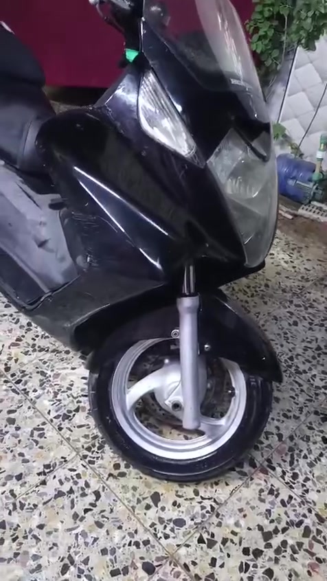 دراجه سلفر ونج مكينه مكفوله اني اكفله وبيها نواقص بصيطه ومصبوغه جماليه وسعره 12وبيها مجال حك الجيه 
***********
