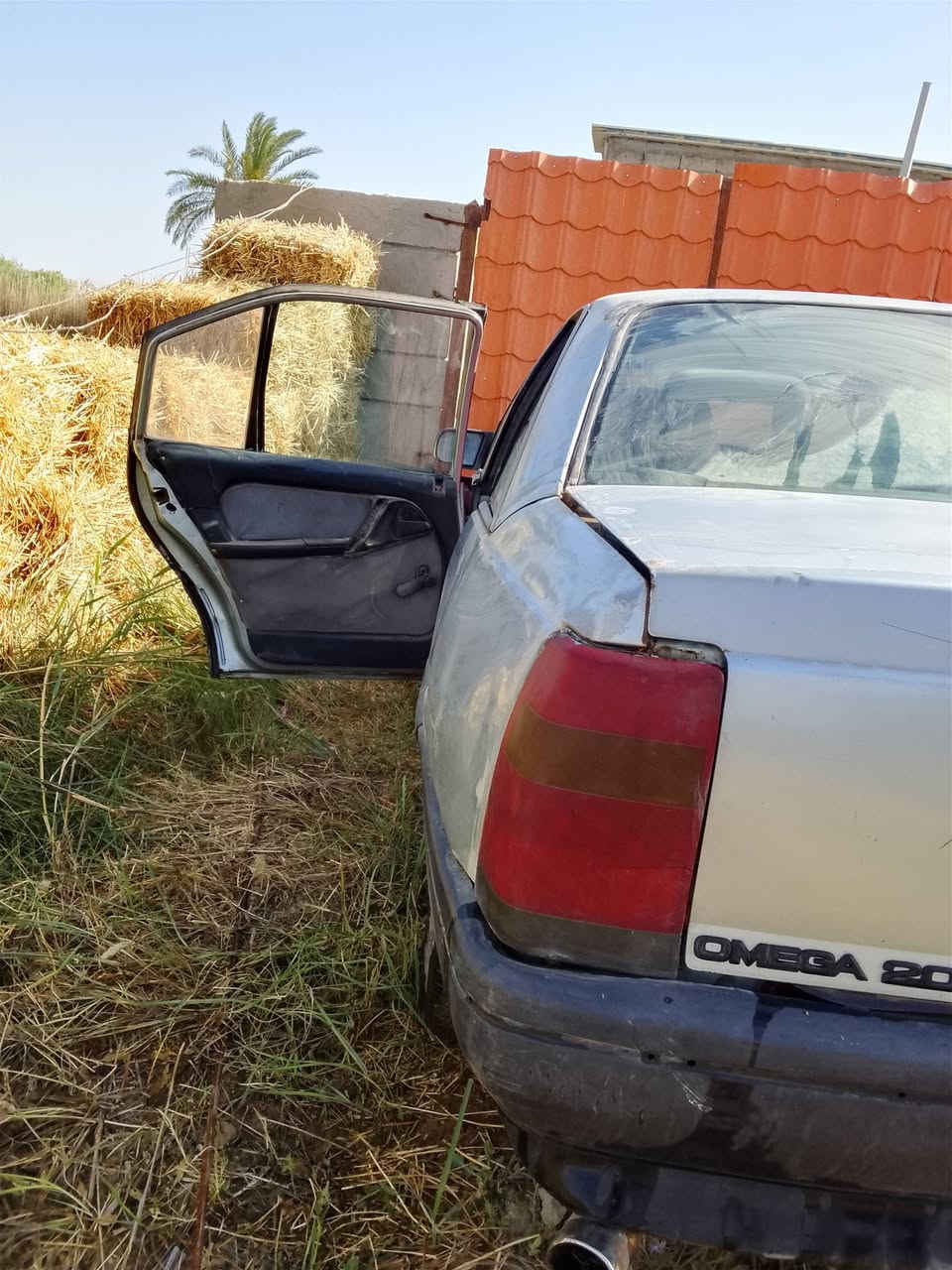 سلام عليكم
سيارة #اوبل اوميكا محرك برنس 
#موديل ١٩٨٨
رقم انبار تحويل ثاني يوم 
كهربائيات زينه 
محرك بي تنقيص قليل جداً.. 
#بريك بس امامي خلفي مايشتغل
السنوية مجددة 
#لسنه ٢٠٢٨
والسعر ب١٨ وبي مجال 
#ملاحضة اذا ماعندك فلوس جيب ١٣ ورقه واصبر بالباقي.. 
#رقمي ***********
***********
