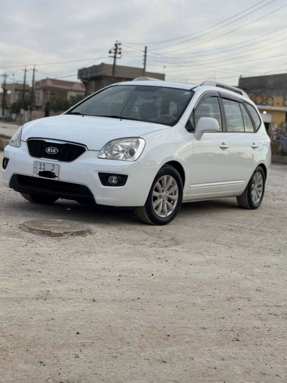 كيا كارنز 12 بغداد الدولي باسمي 
السياره جديده كير ومكينه خير من الله تدفئه وتبريد تخم تاير جديد السياره حلوه وبيها قطعتين صبغ موضح بلفيديو مكان السياره ديالى الخالص السعر 125 للاستفسار. ***********
