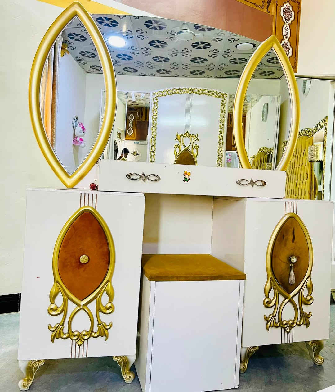 عربي كوردى #للبيع #بوفروشتن غرفه ملكي 9 قطع 
غرفه نوم ملكي وضخم خشب درجه اولى سعر ( 675)  
ژور مه له كى زور زه خم وپاك نرخ (675)
عنوان كركوك حي النصر
***********
***********
ملاحضه نشتري جميع انواع الاثاث المنزليه
چيت هه يه بو فروشتن وه ره چات
واتساب

