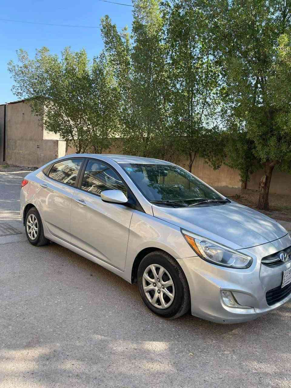 السلام عليكم اكسنت موديل ١٦ امريكي بيهه قطعتين  ضبغ باب السايق والجاملغ اليمنه الامامي  السياره ماشيه 80mi الف السعر 100 ورقة وبيها مجال المكان الكاظمية رقم صاحب السيارة  *********** مكلف با النشر
