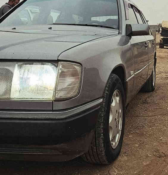 للبيع مرسيدس بنز 300 موديل 1990 – فرصة
سيارة شد بلدها، نظيفة من الداخل والخارج
محرك بلادي على الشرط، أداء ممتاز
مكـانيك 100٪ بدون أي صرف
تخم تاير جديد
حدادية 90٪
تشغيل يومي – جاهزة للمستخدم فوراً
مكان سياره بغداد  = سعر 58 وبيه مجال   
***********
