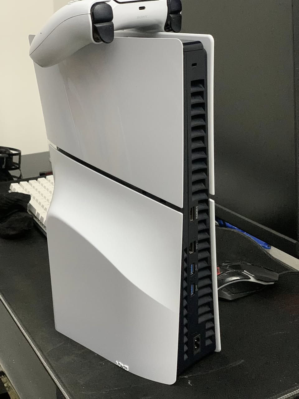 للبيع بلي فايف سلم اوروبي بغداد

مساحة تخزين 848 كيكا بايت+ رام 1 تيرا مساحة التخزين 
الكُلية 1848 كيكا بايت
بدون كارتونة
الجوستك الاصلي + الHDMI الاصلي + واير شحن الاصلي
نظيف مثل ما موضح بالصورة 
السعر600 
قابل للتفاوض 
الاتصال على الرقم
***********
