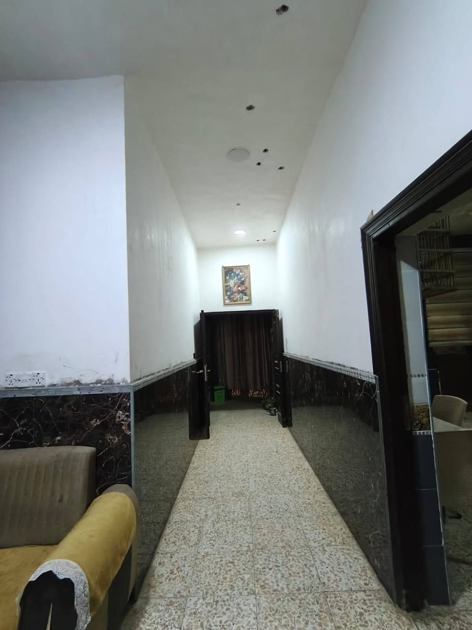 بيـت في منـطقت البـهادريه 
طـابو زراعـي صـرف  بنا حديث 
مساحه البيت 286 متر 
يحتوي ع غرفتين  وحمام 2 
ديوانيه  خارج البيت وكراجين 
 بي مطبخ حار ومطبخ بارد مناو ثنين
بنـا طابوك بيت قاط واحد مشتغلين بل طابق ثاني بي هياكل   قليل 
يبـعد عن تبليط 50 مـتر ولشارع الفرعي 8 مترات الرئيسي 15 متر 
السـعر 175 وقـابل التفاوض  رقم الهاتف *********** شريحه 
واتساب ***********
