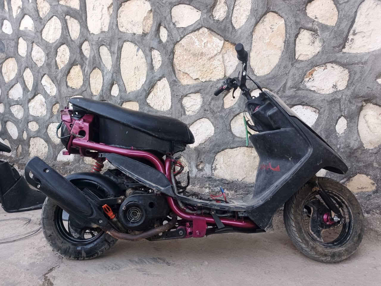 سلام عليكم ماكس عدلة غراض كلة جديد محرك 55 لا تبخير ولاتنقيص نكرة سلف وهندر كلجات رياضي عمرتها جديد وخرب واهسي بيها تعال افحص وشوف مكاني حلة حي الجزائر مقابل المحكمة الجديدة ***********
