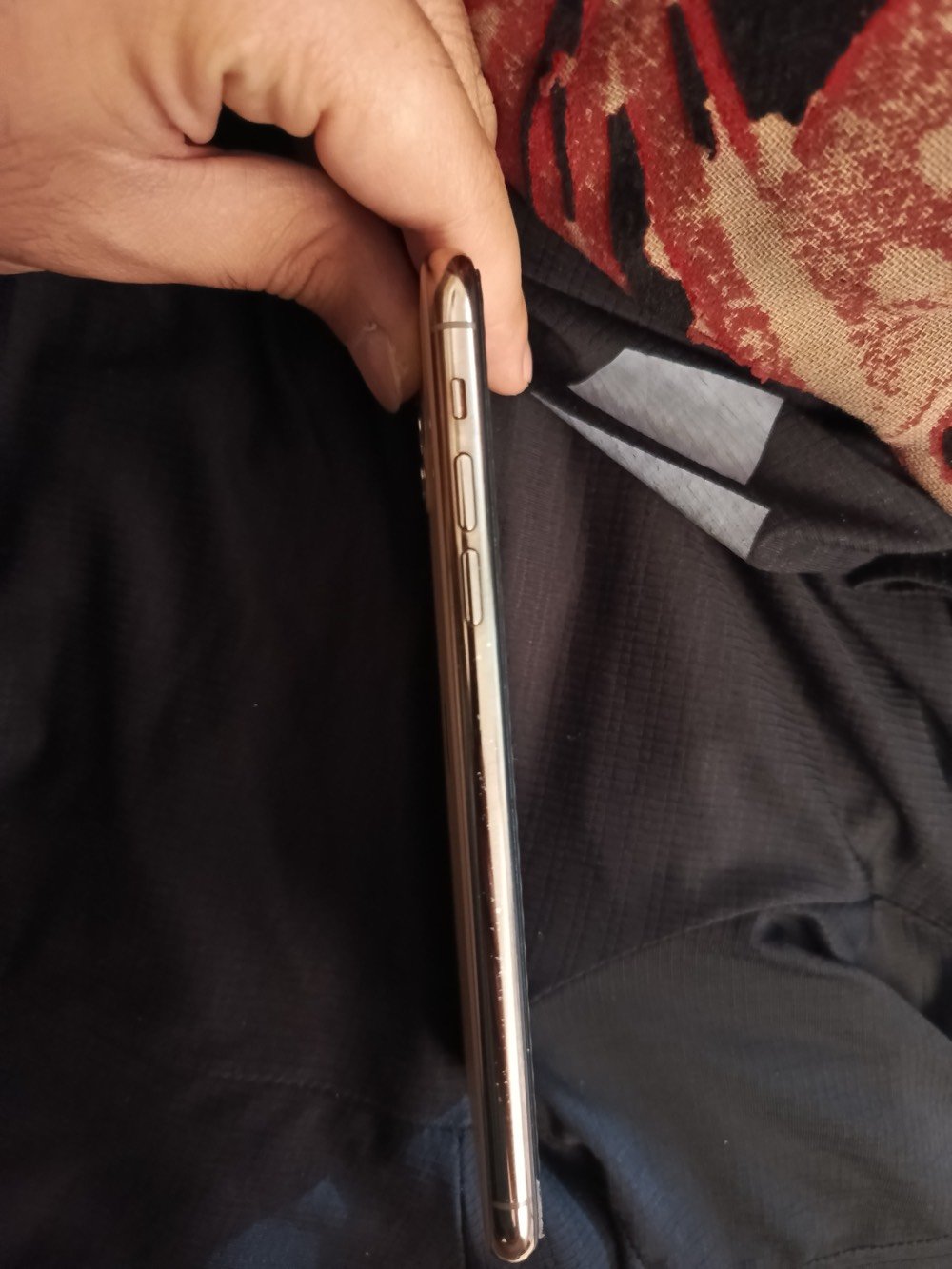 11برو ماكس ذهبي 64g ب76 شحنه يوم كامل جهاز استخدام شخصي مرتب ماشايف مصلح وما مبدل بي اي شي بس للامانه بلتحديث من احد يتصل عليه اله افتح سبيكر او سماعه يلا اكدر اسمعه ماعرف احتمال تتصلح بلتحديثات الجايه 
سعره 300 مكاني بغداد الدوره