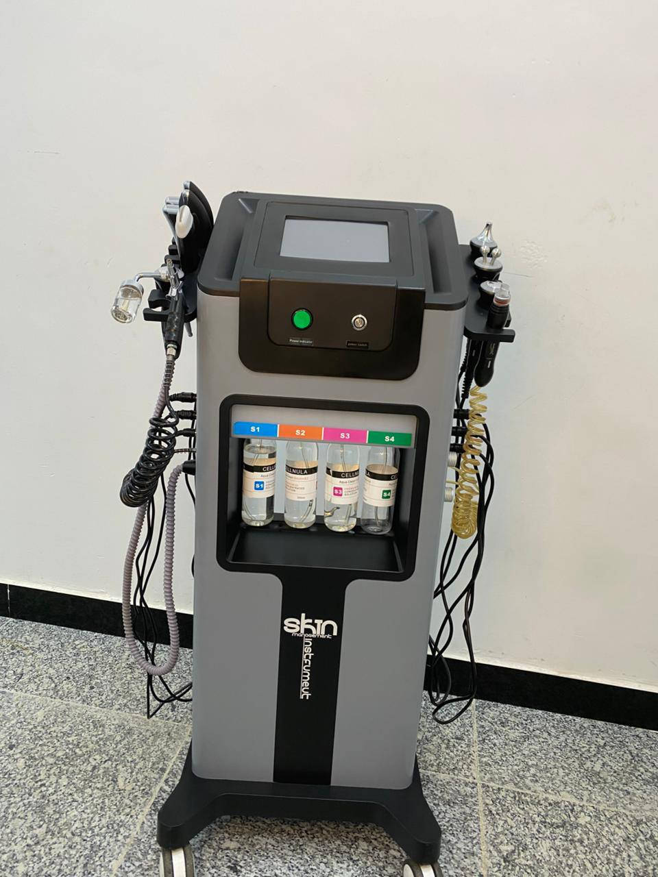 السلام وعليكم قراض صالون البيع بصره
جهاز اليزر زالت شعر + زالت وشم وتاتو وتقشير كاربوني  وجهاز هايدرفيشل تنضيف البشره  وميز كرلك وعربانه الشراي اتصل***********
