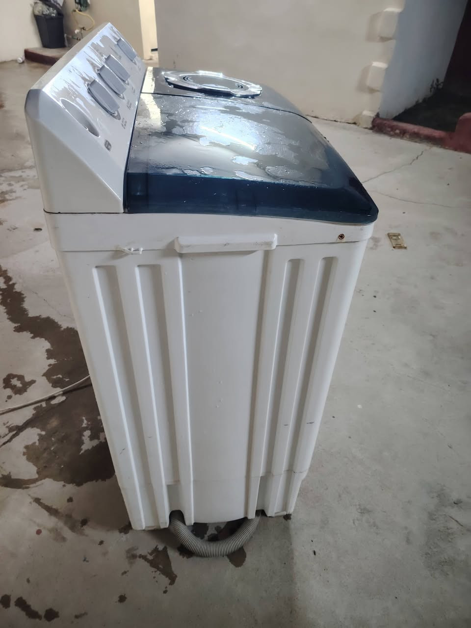 السلام عليكم اني هذا الغساله للبيع رقم الهاتف*********** ***********
