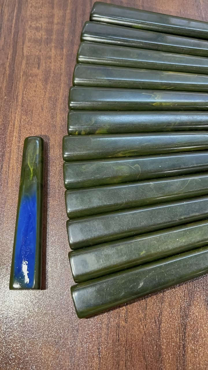 مقابض سندلوس بلومون 
سمك ٩ ملم وزن ١٥١ غرام
البيع على الخاص


**إذا كنت صاحب هذا الإعلان وتريد حذفه لأي سبب، رجاءا أرسل رسالة إلى الدعم الفني**