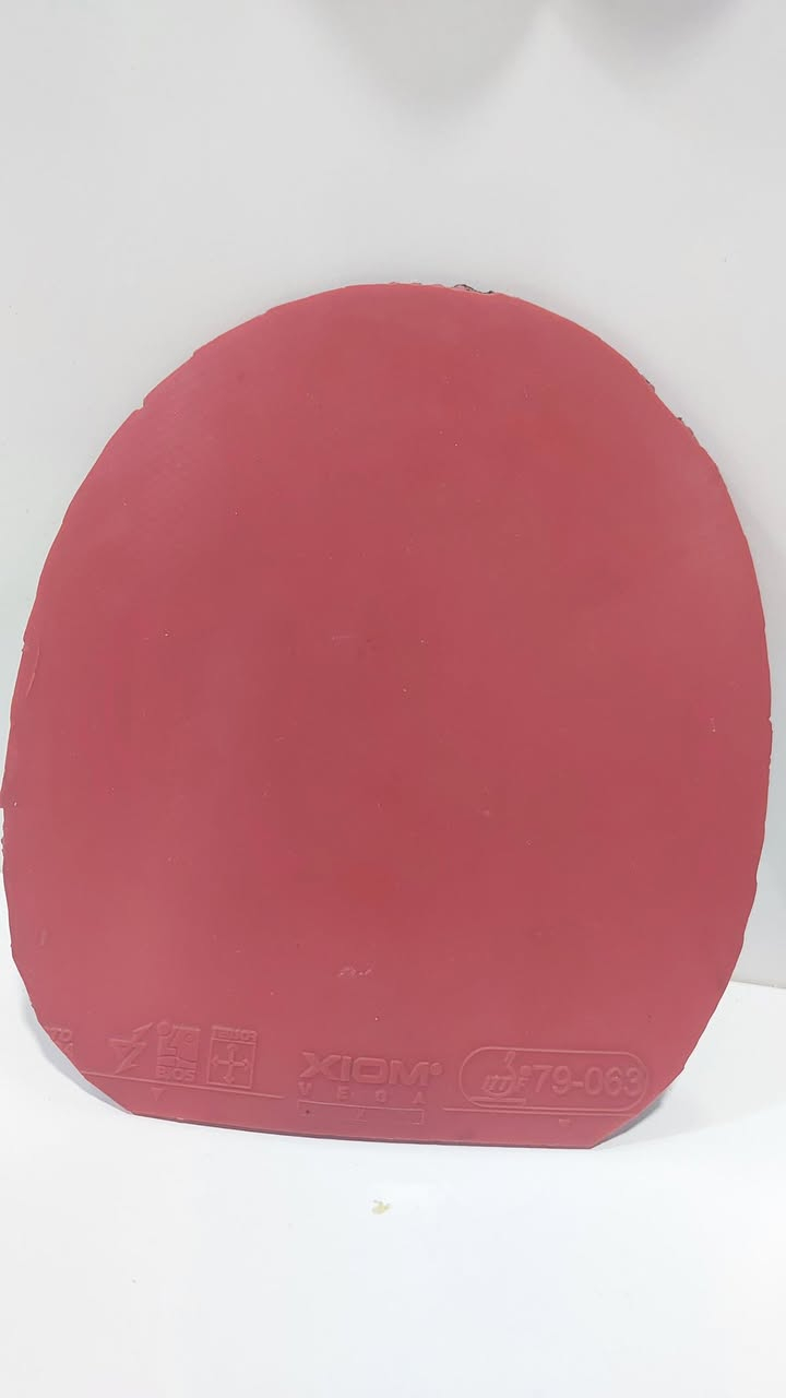 مطاط xiom vega x مستخدم نضيف القرص مالتة صغير من الاسفل لاكن ما مأثر السعر 15 الف للعلم سعر الجديد 40 دولار يوجد توصيل *********** واتساب
