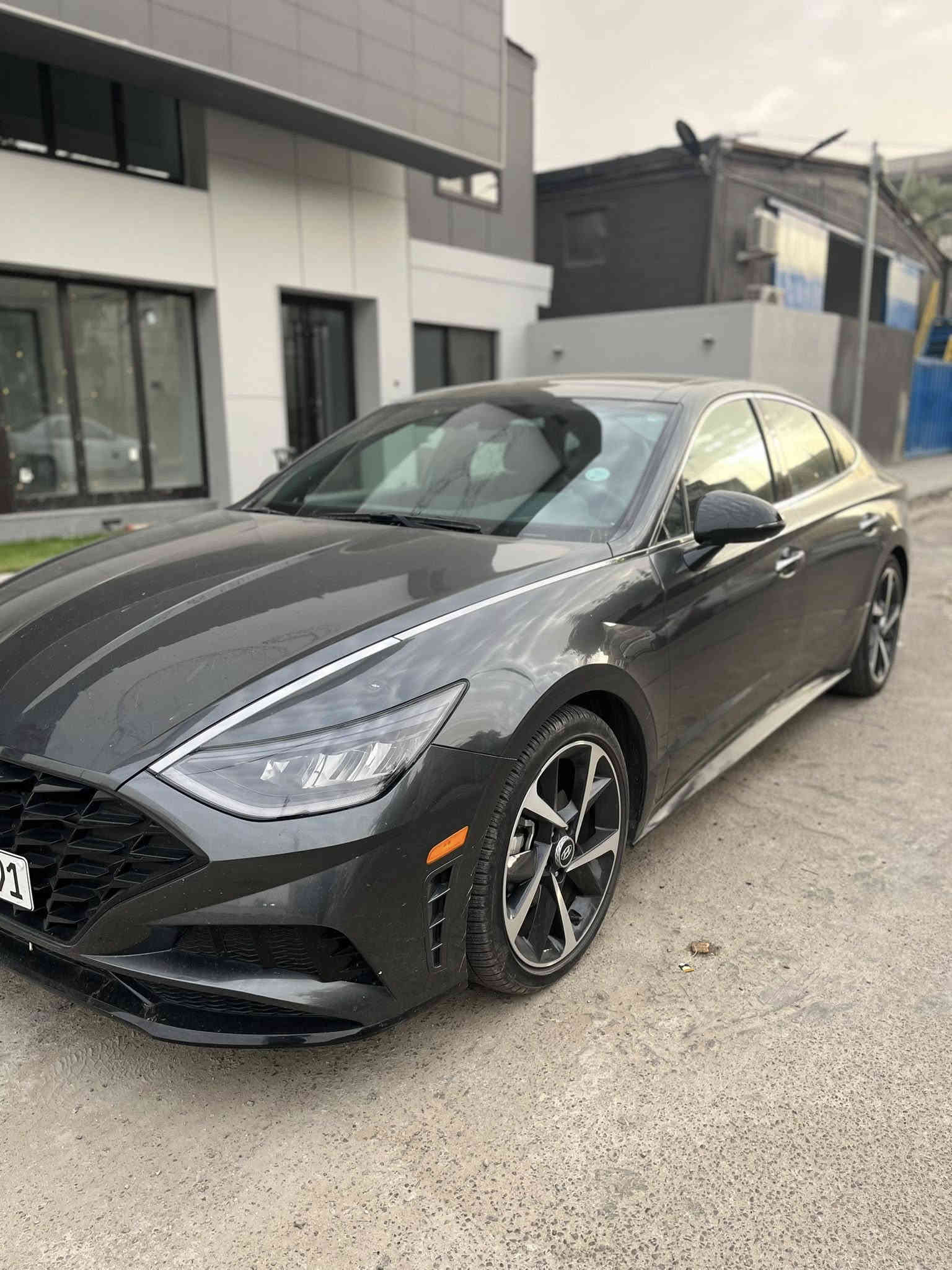 سوناتا 2023 SEL PLUS 
1600 تيربو 
رقم اربيل جديد
هزة جديد قبل 5 اشهر 
ماشية 14 الف ميل  ( 24 الف كم ) 

حادث جاملغ خلفي جهة السكن موضح بالصور
ايرباك بردة فقط جهة السكن 
 
بصمة تشغيل
تشغيل عن بعد 
هاند بريك بصمة
تدفئة كشنات 
بانوراما
سستم صوت وشاشة BOSE
نقطة عمياء
تحديد مسار 
‏Auto hold 
‏Auto drive
شاحن لاسكلي 
تبريد قطعتين 
4 انظمة قيادة ( Smart,Sport,Normal,Custom)

السعر 19,500 الف ( 195 ورقة ) وبي مجال بسيط مكان السيارة بغداد 
للتواصل
***********
