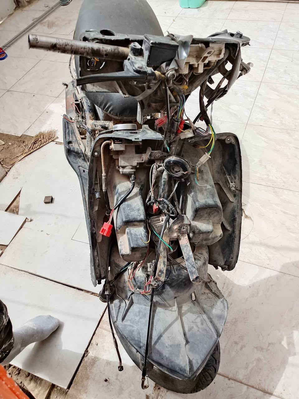 دراجه توهه مجفته يم  ابو عوني
توير ثنين جدد شاديهن
مابيهه شي نكره سلف تشتغل بس لعبنه بل جوزه وكطعت نار 
سعرهه 75 وبيهه مجال كفرات غراضهه كلهه موجود بلبيت
‏‪***********‬‏ وتساب *********** مكان ناصرية مركز حي الفداء
