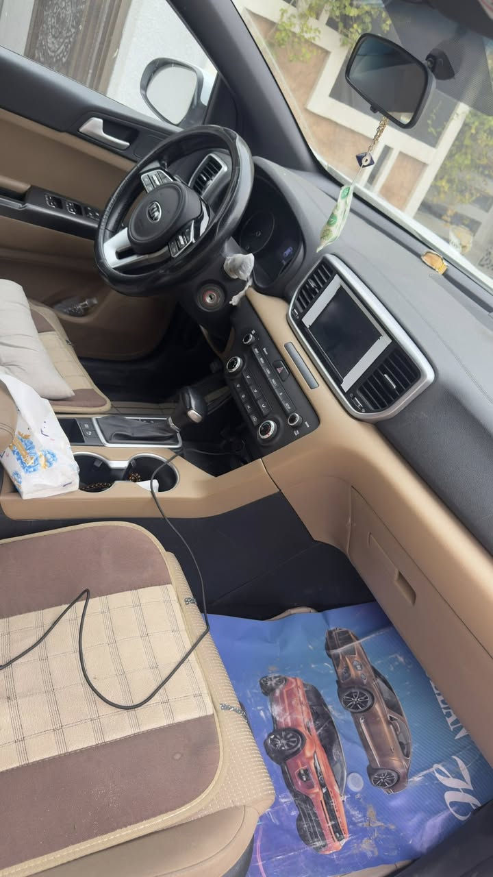 كيا سبورتج للبيع 
خليجي موديل 21
مري شفط شاشه اصليه 
بسمي رقم بغداد 
السياره متجايه بيها حادث 
مكاني حي الجامعه 
السعر 175 وبيها مجال 
***********
