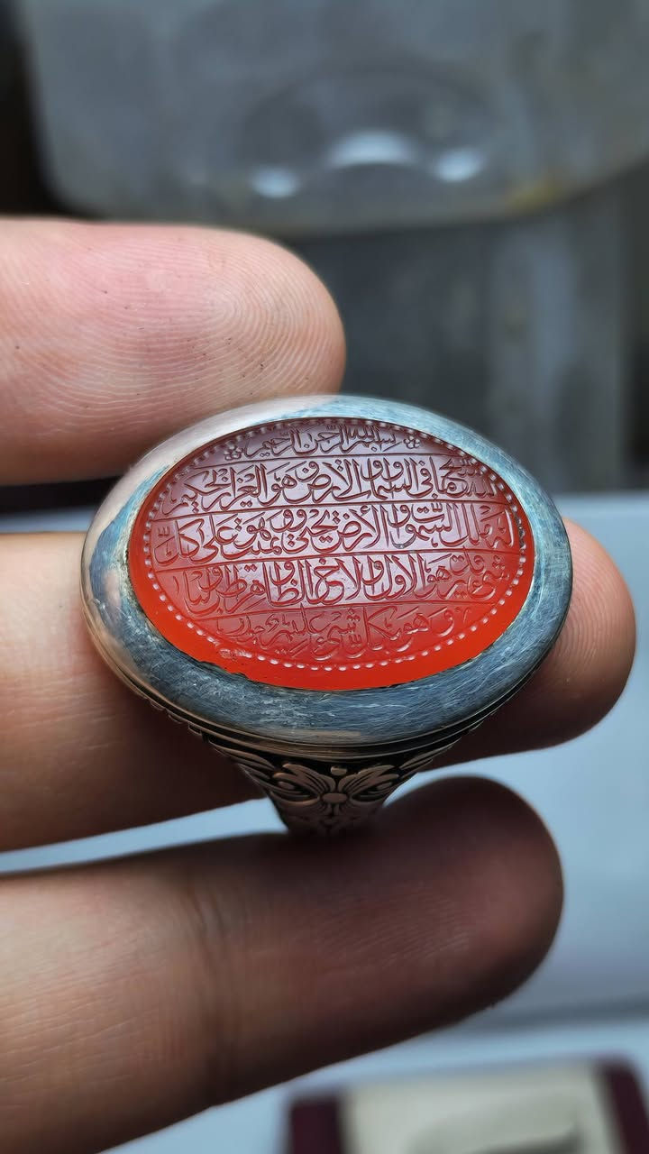 لعشاق التحف ونوادر الالوان
يماني احمر ياقوتي لون رائع خط الاستاذ جواد رخي زادة خط على الحجر الآية الكريمة { سَبَّحَ لِلَّهِ مَا فِي ٱلسَّمَٰوَٰتِ وَٱلۡأَرۡضِۖ وَهُوَ ٱلۡعَزِيزُ ٱلۡحَكِيمُ  لَهُۥ مُلۡكُ ٱلسَّمَٰوَٰتِ وَٱلۡأَرۡضِۖ يُحۡيِۦ وَيُمِيتُۖ وَهُوَ عَلَىٰ كُلِّ شَيۡءٖ قَدِيرٌ  هُوَ ٱلۡأَوَّلُ وَٱلۡأٓخِرُ وَٱلظَّٰهِرُ وَٱلۡبَاطِنُۖ وَهُوَ بِكُلِّ شَيۡءٍ عَلِيمٌ } صياغة البحرين صياغة ثقيلة للبيع السعر على الخاص مكاني بغداد مدينة الصدر رقمي للإتصال*********** يوجد توصيل..
