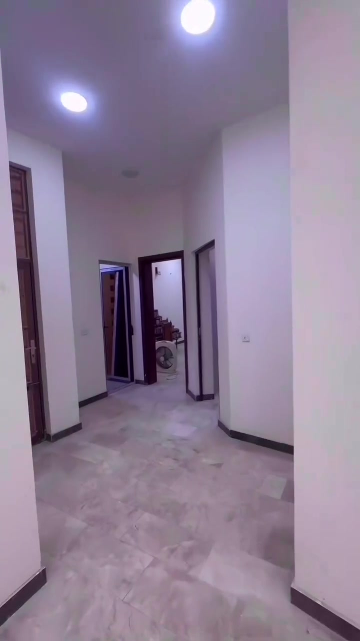 السلام عليكم(اربع) شقق سكنيه ومكاتب للإيجار نفس تصميم عنوانها كراده ساحه الواثق بناء حديث غير مسكون للستفسار تصال على رقم *********** او مراسله الصفحه
