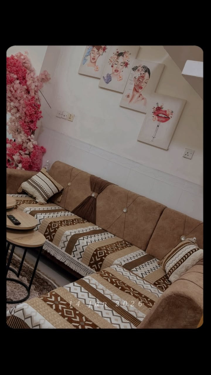 تخم حرف L
ست أمتار نظيف كلش لأكسر لانزول بل إسفنج 
عارضينه يمي بسعر ٣٠٠ قفل 
مكانه سوق الشيوخ الاسماعيليه الاولى


**إذا كنت صاحب هذا الإعلان وتريد حذفه لأي سبب، رجاءا أرسل رسالة إلى الدعم الفني**