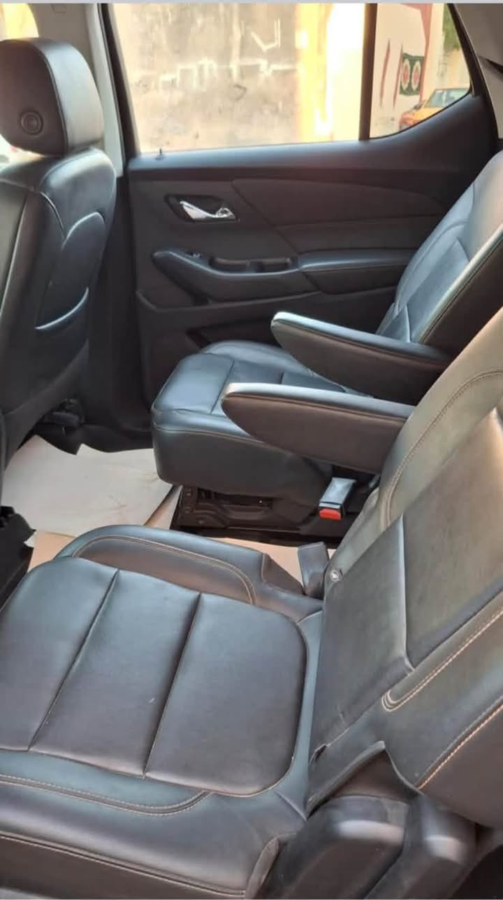 للبيع: شفروليه ترافيرس 2021 وارد أمريكي
* الموديل: 2021
* النوع: شفروليه ترافيرس (Chevrolet Traverse)
* الوارد: أمريكي
*رقم دولي :بئسمي 
* الفئة: (LT)
* المحرك: 3.6 لتر V6 بقوة 310 حصان
* ناقل الحركة: أوتوماتيك 9 سرعات
* الدفع: (2ويل )
* عدد المقاعد: 7 
* الممشى: (74Km)
* الحالة: نظيفة وجاهزة للاستخدام
* المكيف: ثلج
* المحرك والكير : بحالة ممتازة
* الإطارات: (نسبة جيدة)
* المواصفات: شاشة، كاميرا خلفية، حساسات خلفيه ، تشغيل بصمة، تشغيل عن بُعد، مثبت سرعة،  كشنات الاماميه كهربائيه و 5بصمات 
4بصمات الباب و الصندوق 
السعر: (220) وبيه مجال للطيبين 

للاستفسار والتواصل: (***********)
مكان سياره البصره
