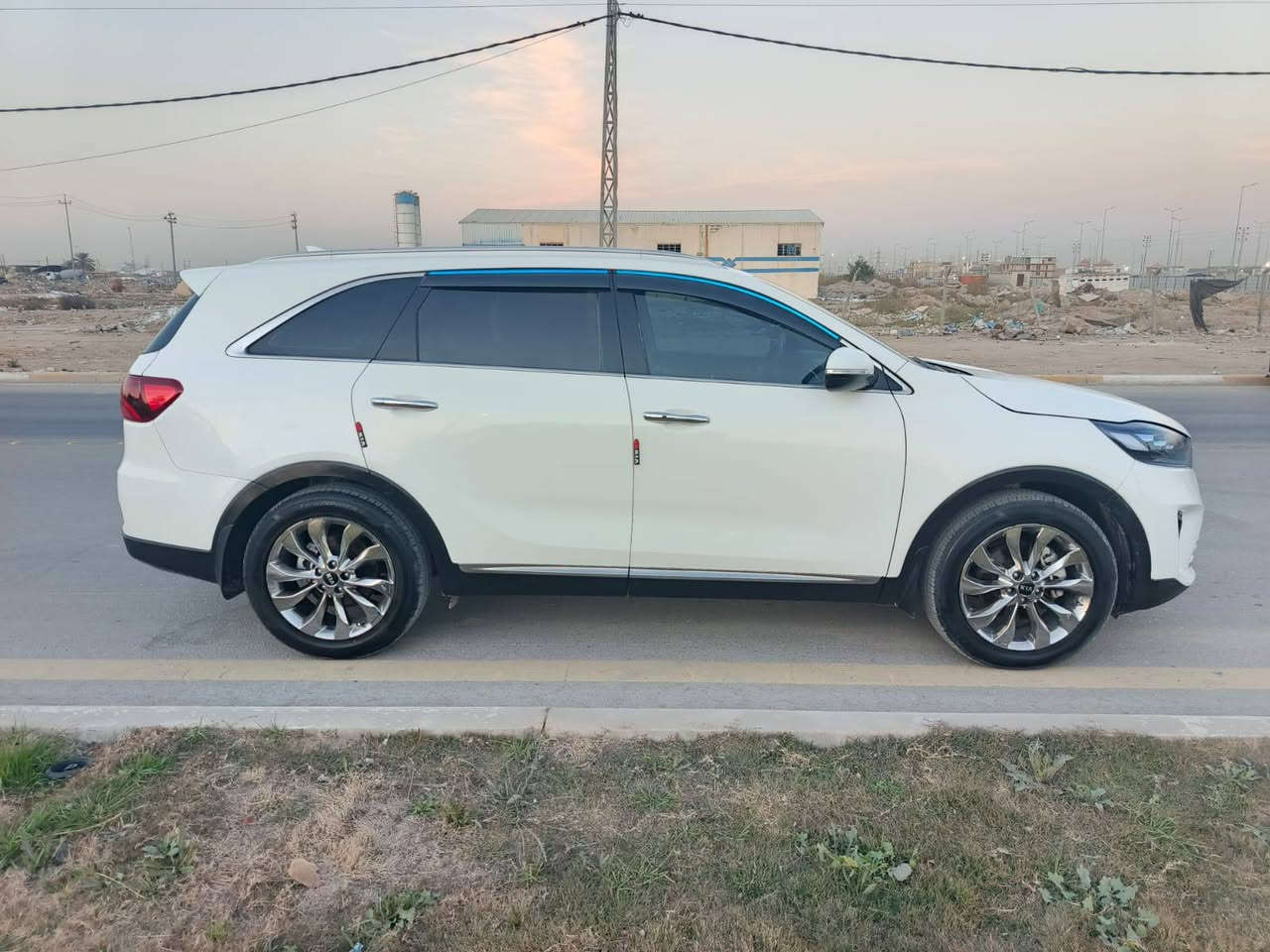 السلام عليكم سياره نوع سورنتو خليجي موديل 2020فول موصفات عده البنراما سياره سته اسلندر سبعه راكب 3قطع تبريد مري شفط جنطه كهربائي  كامره حساسات  شاشه كبيره كشنات جلد السياره كفاله عامه بيها بارد شبر جاملغ خلفي والباقي كفاله عامه  السياره جديده ماشيه 50 كير مكينه حداديه تبريد كفاله عامه تخم تاير  اسبير مانزل مال السياره العنون كربلاء السعر 248 رقم الهاتف ***********
