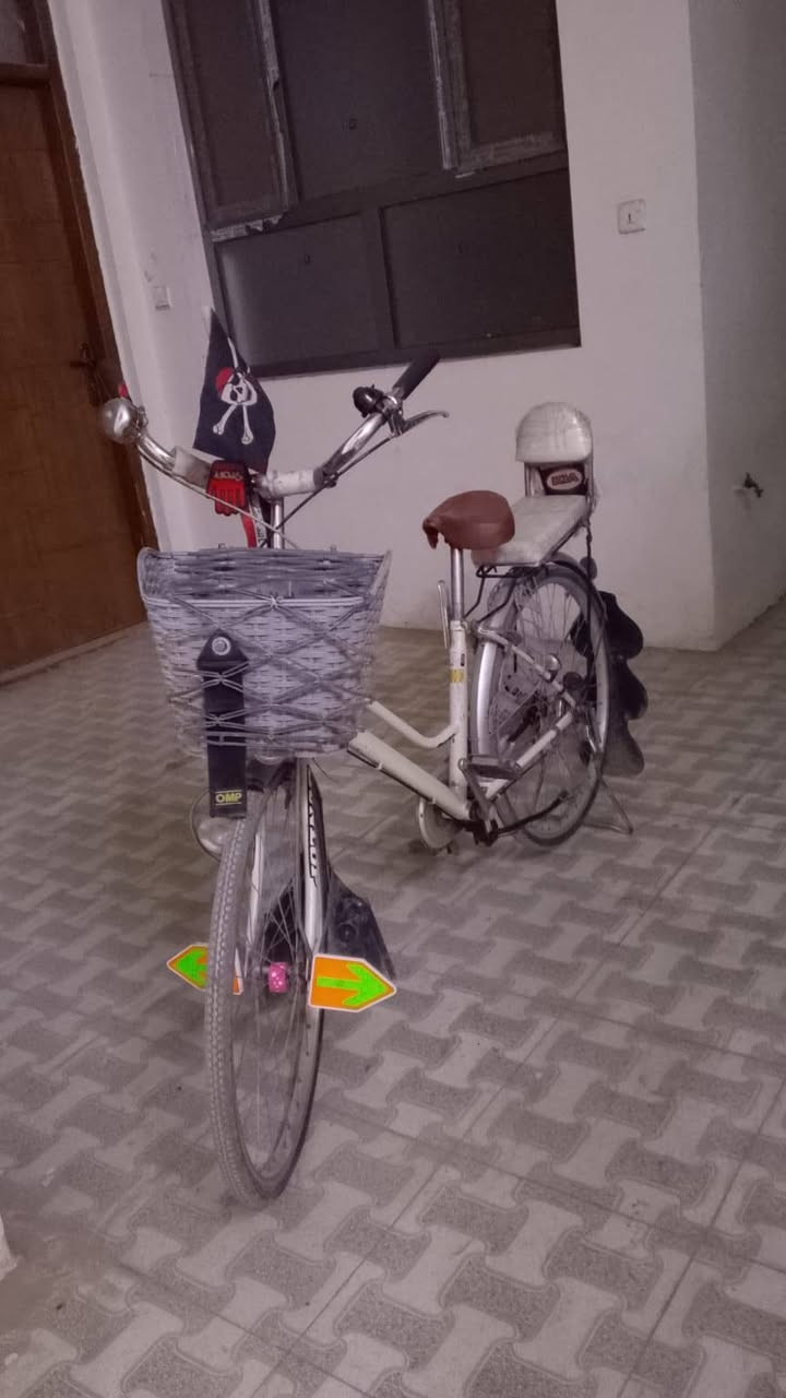 بايسكل للبيع كامل حجم 26 مناقصه شي 75الف وبي مجال مكاني محموديه ***********
