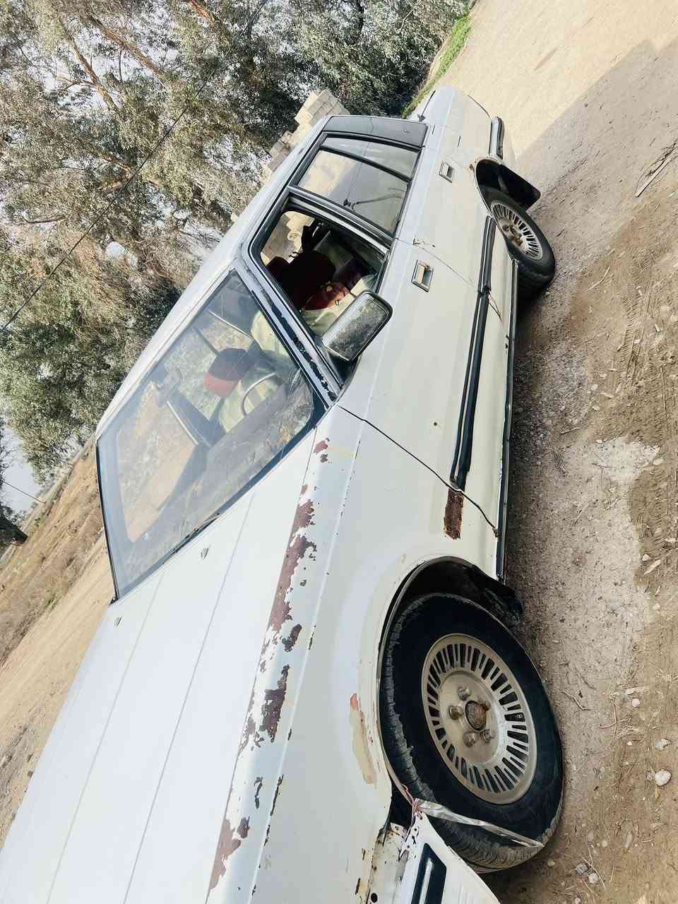 السلام عليكم
للبيع سوبر موديل 85 
السياره  مكينه بطى اوتو 
السياره مكفوله من مكينه وكير والكشر حسب ما واضح كدامكم بيها طخه ب باب الصدر والباقي كلش زين 
رقم بغداد انكليزي مصفره من الغرامات وهزه جديده بيها 
سعر 30 ورقه وبيها مجال بسيط للشراي مكاني بغداد  
للتواصل خاص او الاتصال ***********
