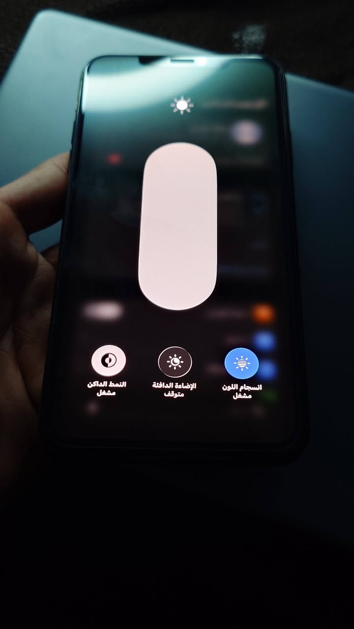سلام عليكم 
iphone 11 pro max 
الجهاز مكفول من كلشي فقط الشاشة غير معروفة وهيَ شاشتة البلادية اثر وكعة تتبرمج وتختفي ب20الف كلة بلادي البطارية 90 معلاية 95 
ذاكرة 256 الجهاز نضافتة مثل مموضح بلصورة عارضة ب350الف 
للتواصل ***********
او ***********
