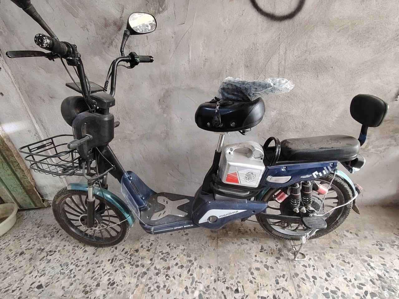 سلام عليكم دراجه حجم 20 نظيفه جدا .
4 بطاريات على الفحص تأخذهن ضمان .
تشغل بصمةَ.َ كشن قلاب َلايت عالي ناصي اشاره يمين يسار .
السعر 300.
مكاني ابو غريب مجاور مجمع بدور بغداد السكني .
***********
*********** متوفر واتساب
