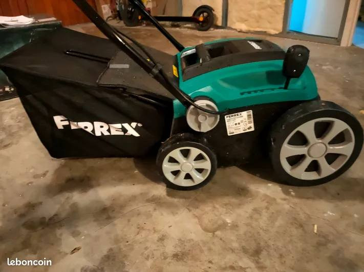 آلة تهوية وعشب كهربائية من ماركة FERREX (موديل GLS36K).
مزاد من  ١٥٠ الف 
للتواصل واتسآب او اتصال  ***********

الوظيفة: مصممة لتهوية التربة وقص العشب بفضل تصميمها 2 في 1.
المميزات: تأتي مع أسطوانة للتهوية، ومقبض قابل للطي لسهولة التخزين، ومفتاح أمان للمحرك.
التجميع: تحتوي على صندوق تجميع العشب بسعة 45 لتر.
