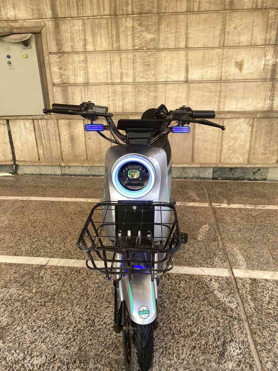 السلام عليكم دراجة شحن R9 خمس بطاريات موديل 2025 مستخدمة شهرين فقط السعر 400 الف مع المجال الموقع شارع فلسطين تقاطع الصخرة الرقم ***********
