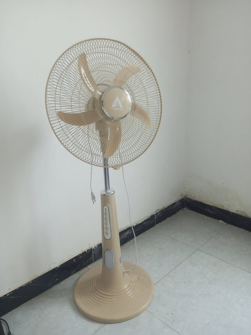 سلام عليكم 
ثلاجه كونكورد لبناني مستعمله نظيف  175
بلازمه ضاربه الشاشه  50
مروحه عموديه عل شحن   75
***********
