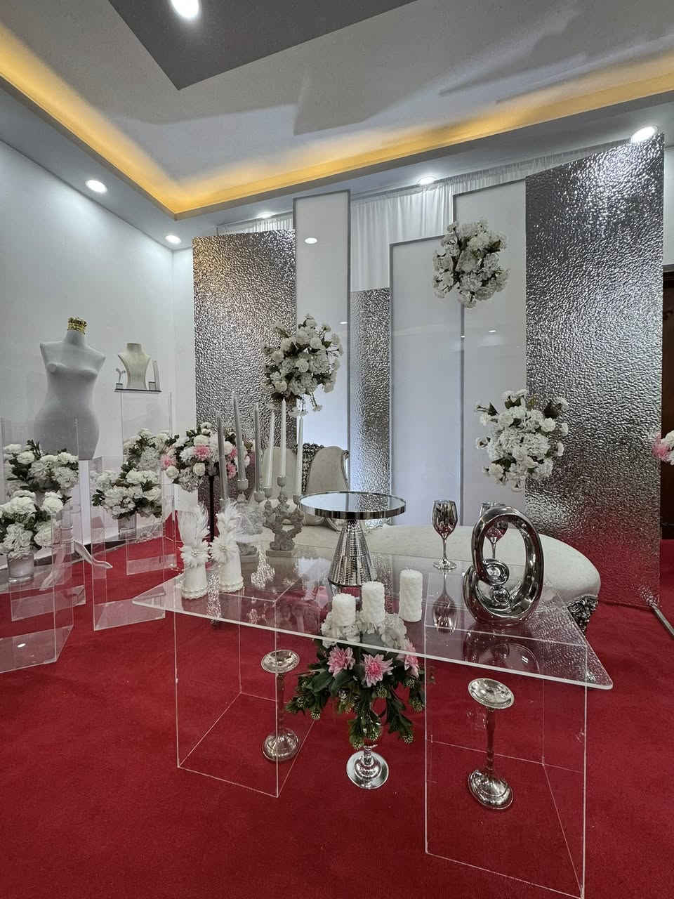 السلام عليكم
كوشه للبيع (جديده) مطالعه ابد 
مثل مواضحه كدامكم الديكور بي مواد مستورده مموجوده بالعرق والسعر مناسب لجودتها والجماليه 
عنواني بغداد البنوك 
للاستفسار:***********
