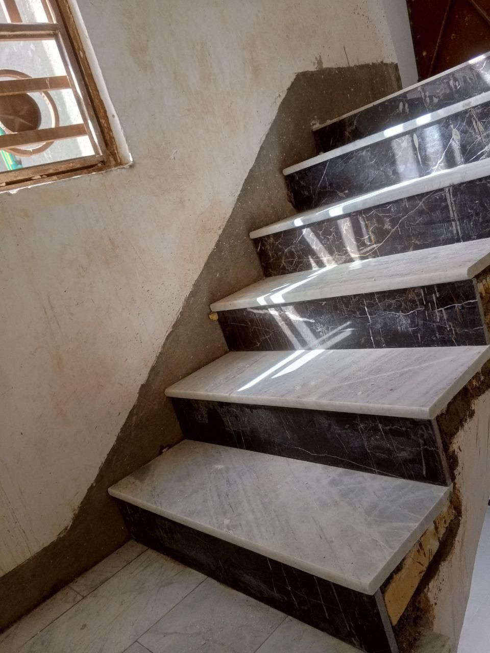 خلفة سيراميك ارضي جداري بورسلين لوح120×30
جف قيم ماده شغل درجه اولى 
ليزر..  صور بصيطه من العمل 
الاتصال بالرقم متوفر بيه واتساب 
‏‪***********‬‏
