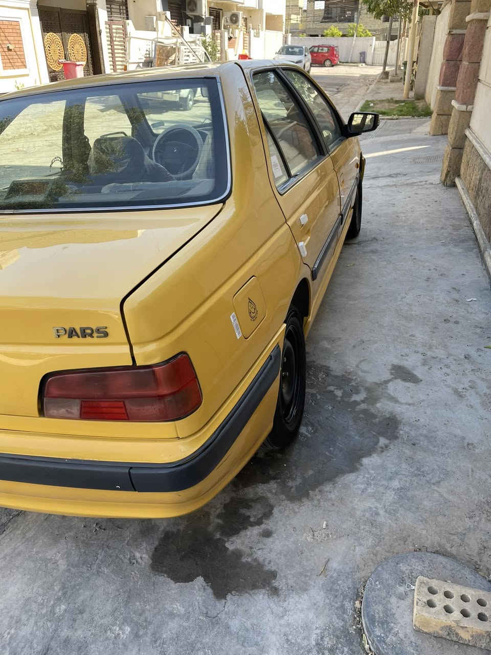 السلام وعليكم 
بيجو بارص 2017
رقم دولي هزه جديده مصفره
السياره كير محرك جدد 
صدر امامي جديد
تبريد شغال 
تخم تاير نضيف 
السياره ضربته خشم مال جاملغ 
ما بيها اي نقص 
السعر 61 ورقه وبيها مجال بسيط 
عنواني بغداد الدوره
***********
