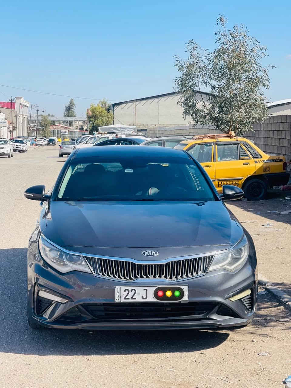 السلام عليكم كيا أوبتما EX    للبيع موديل 19
ضرر مالها بيه ثلث قطع بدون دواخل  

السيارة فول موصفات بصمة 
بس بدون سلايت 

العنوان موصل ايسر   

السعر 135 وبيه مجال بسيط  

اتصل  ***********
