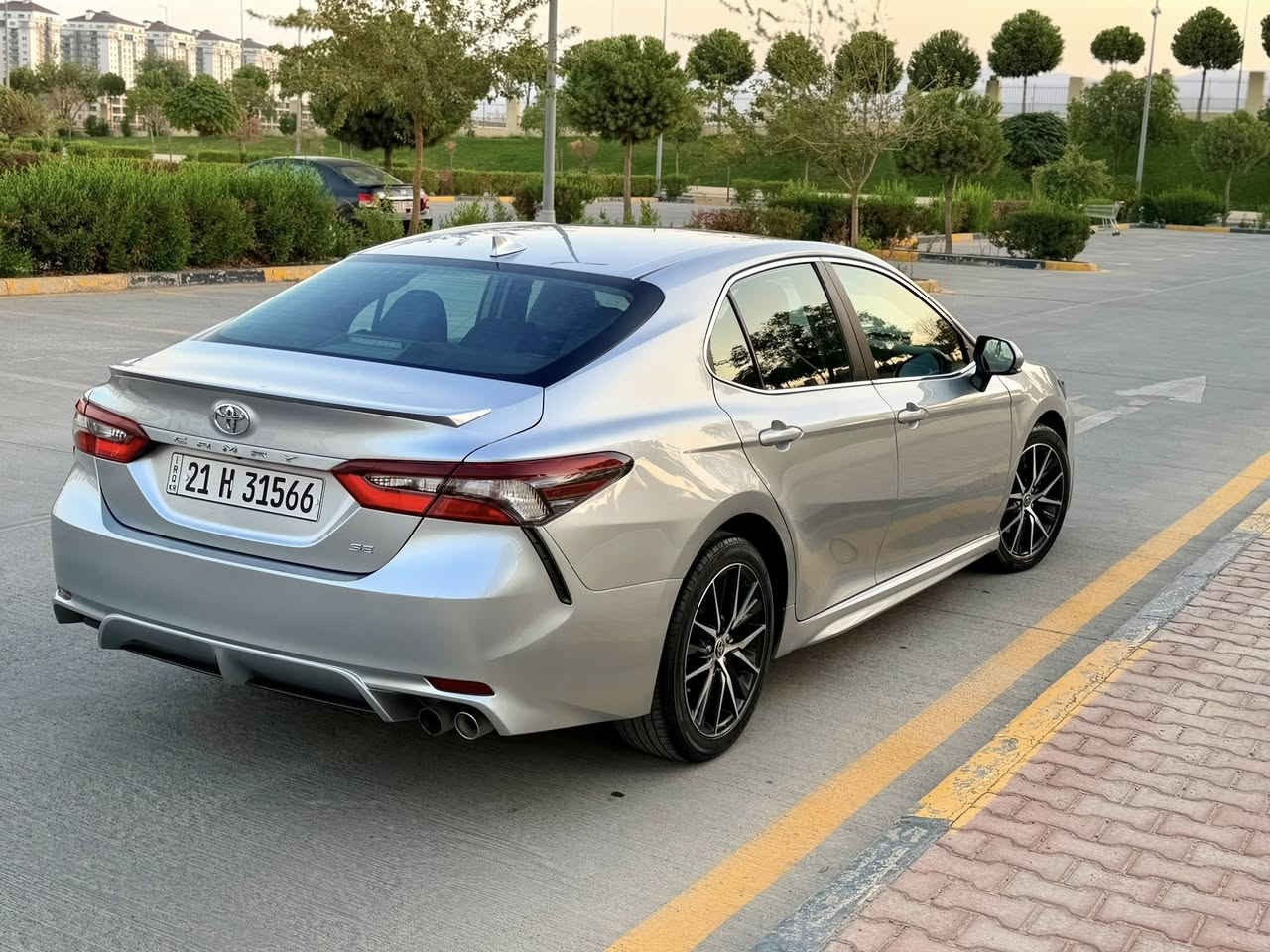 كامري 2022 SE
بيها صبغ فقط البونيد شرط فحص قطره دواخل مابيها

 الباقي مكفولا 

سيارة باسمي تسجيل اول مره ايد وحده

***********
