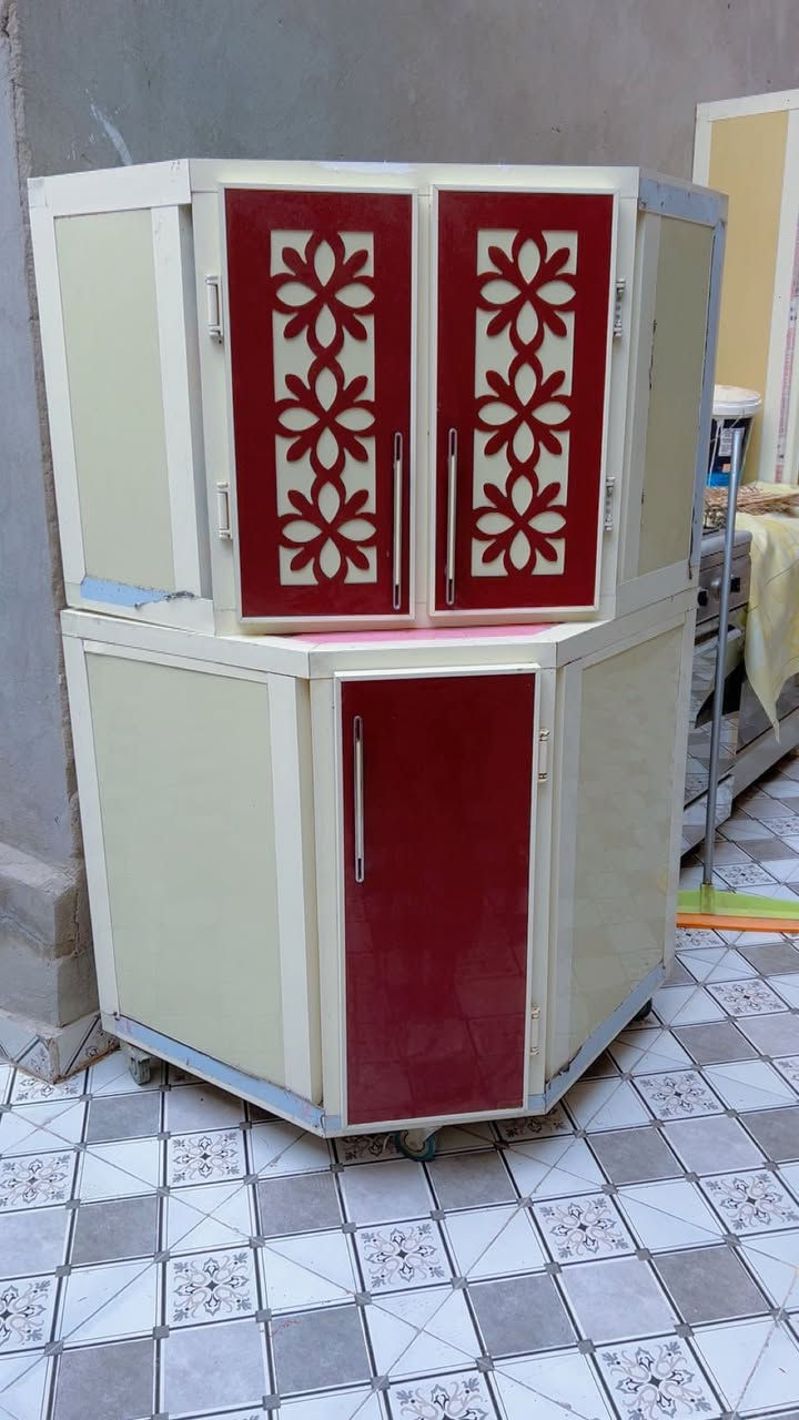 طباخ للبيع وزاويه ***********
