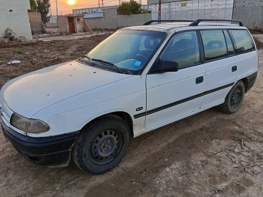 السلام عليكم 
اوبل استرا موديل93 حجم 20 شرط كير محرك شرط التحويل والغرامات بأسمي مشروع وطني صدر دبلات أربع جديد باتري جديد تايرات أخو الجديد الصبغ مو عام بس  اي ضربه مابيها سقف معجون وصبغ انطي صبغ عام السعر 35
@إشارة
***********
