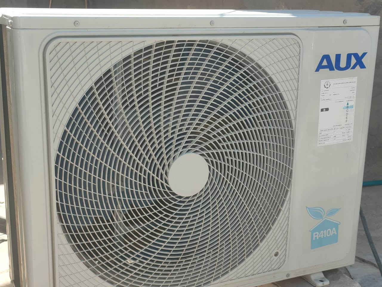 🔥 للبيع سبلت AUX 2 طن 24000 BTU - بارد/حار - كفاءة B - مستعمل نظيف 🔥
التفاصيل:
- النوع: سبلت جداري AUX تايلندي
- الحجم: 2 طن = 24000 وحدة تبريد BTU/h 
- الموديل: AS + H26ST-... 
- الوضع: بارد + تدفئة 
- الحالة: تبريد قوي ثلج، ماطور وكالة مابي صوت، الغاز منقص ربع مال تنفيس
- الملحقات: القطعة الداخلية + الخارجية + الريموت
السعر: 475 ألف دينار وبي مجال كلش بسيط
المكان: [اكتب منطقتك/المحافظة]

للاستفسار: ***********
