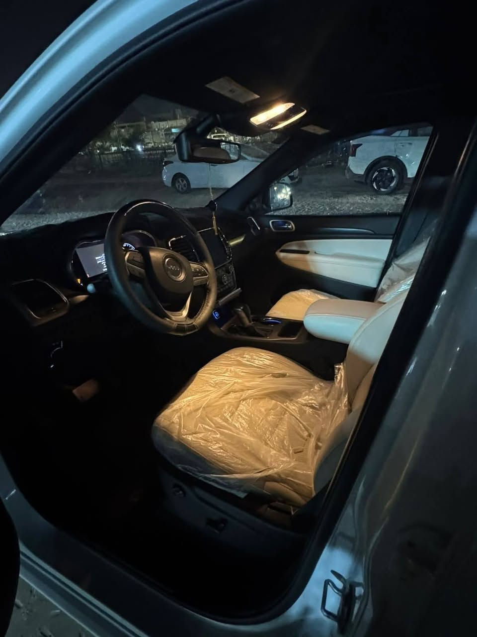 🚗 للبيع | جيب شروكي (Cherokee) موديل 2020
🔹 الموديل: 2020
🔹 النوع: جيب شروكي
🔹 الوارد: أمريكي (ضرر)
🔹 الفئة: فول مواصفات
🔹 المواصفات:
• فتحة بانوراما 🌞
• شاشة وسطية كبيرة
• نظام تشغيل ذكي (بصمة)
• كاميرات + حساسات
• نظام تثبيت سرعة
• مواصفات كاملة
🔹 الحالة: وارد أمريكي (الضرر مذكور)
🔹 الملكية: باسمي – بيع مباشر
📞 رقم الهاتف: ***********
.
.
مامتواجد على نت خابر👍 💎
.
.
.
.
_____________________________

‏ ‎
